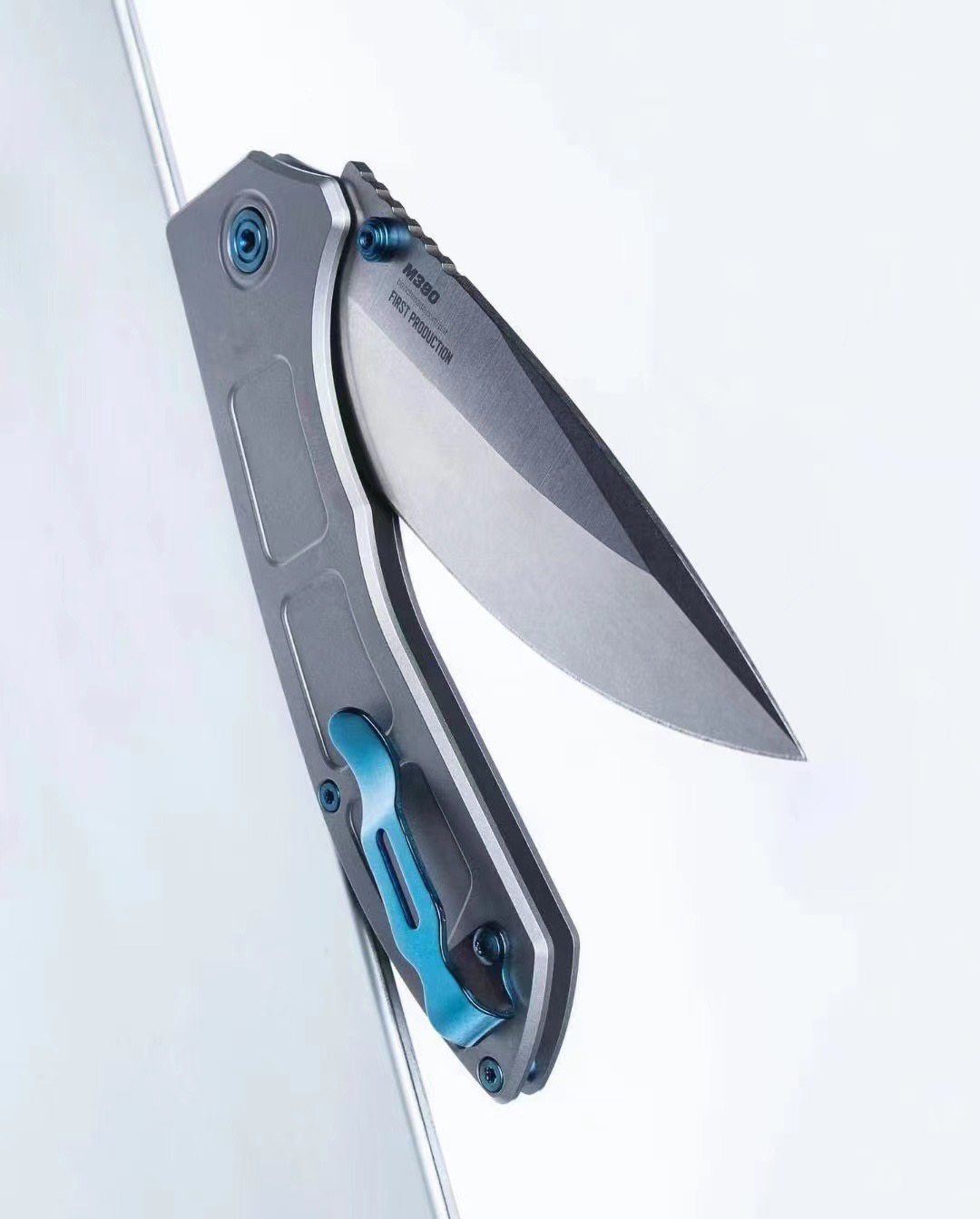 Hot 748 Narrows AXIS Folding Knife 3.14 M390 Satin Drop Point Blade, Gray Titanium Handles