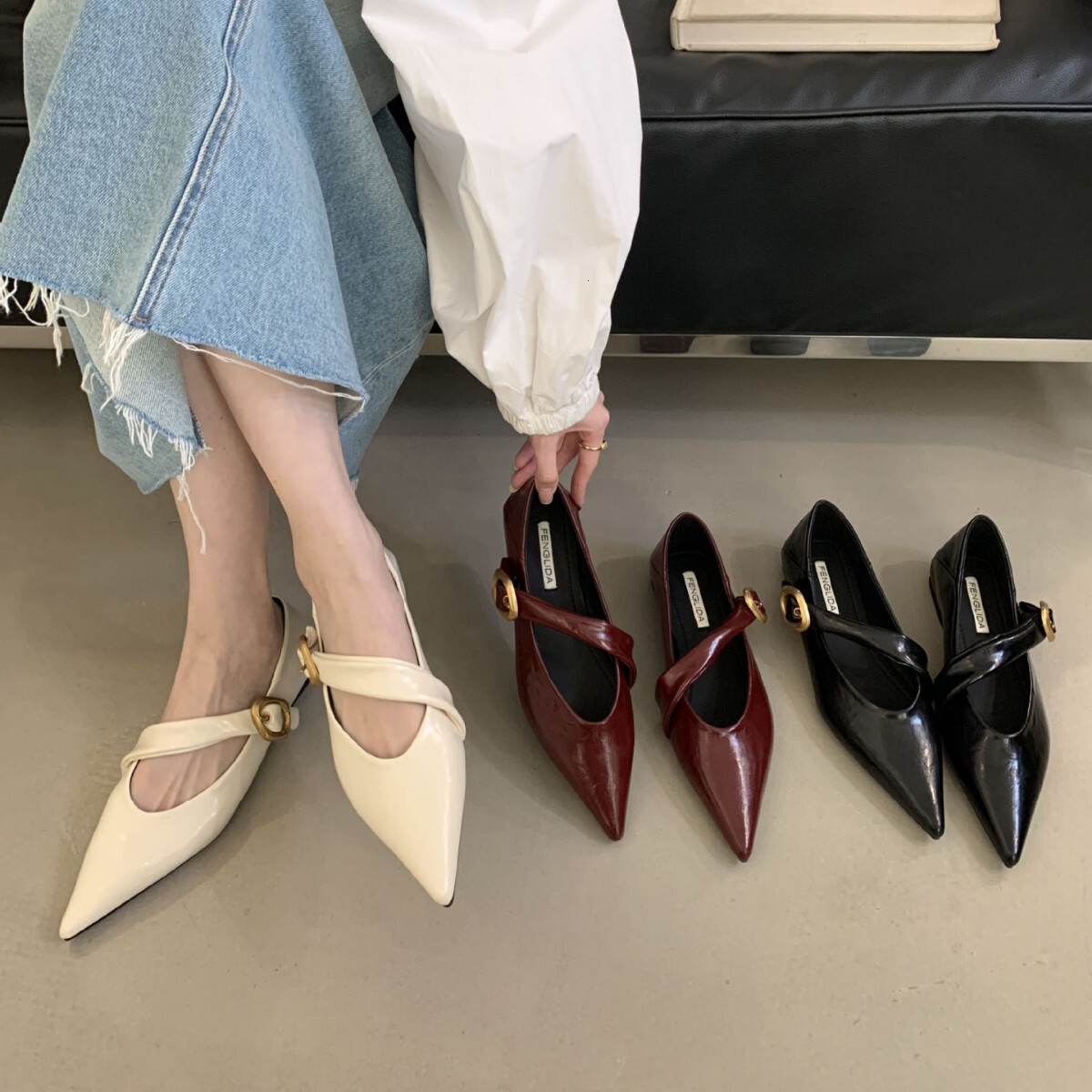 Flat bottomed pointed black single shoe women's 2025 new spring French low heel temperament Mary Jane small leather shoes ddmykukumalu