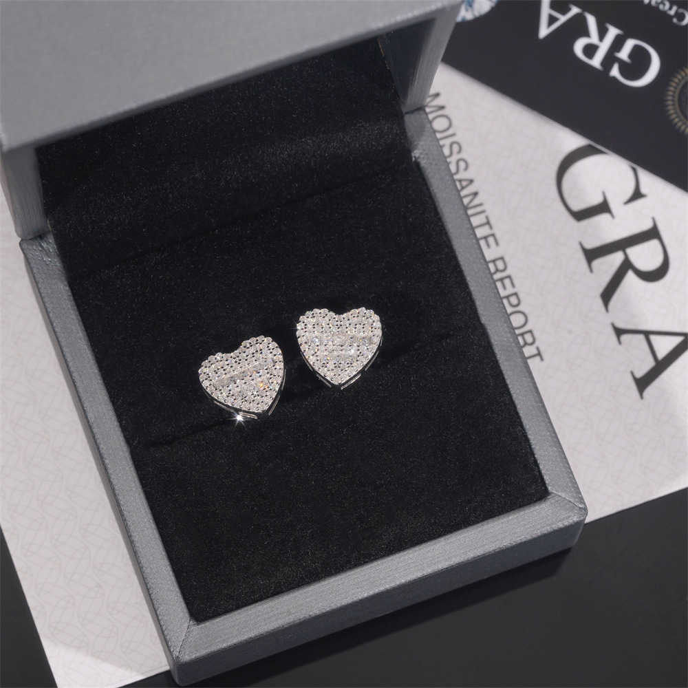 Super Yues new heart-shaped hip-hop earrings 925 silver v vs Mozambique trendy ins popular niche mens and womens earrings