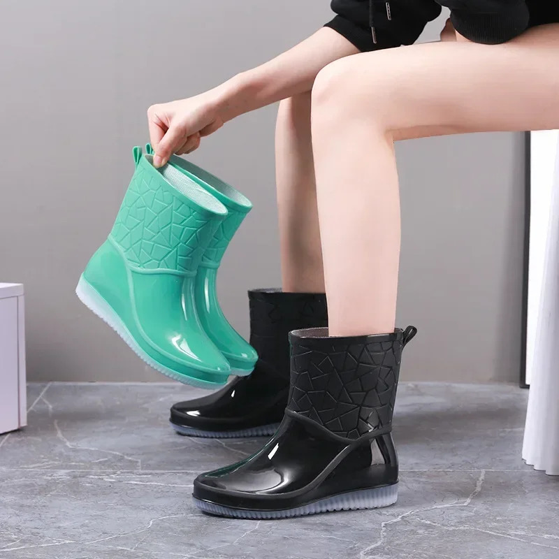 Womens Boots Womens Boots Outdoor Women Rain Boots Four Seasons Non-slip Wear-resistant Ladies Waterproof Shoes 250213