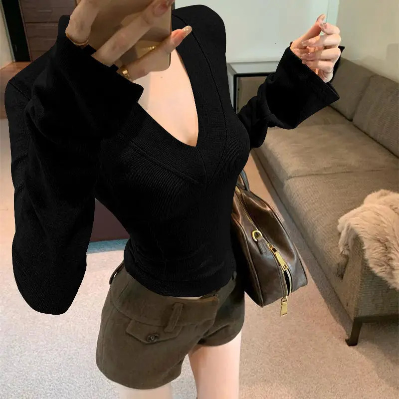 Gentle Mature Style Vneck Knitted Longsleeved Top Covering Flesh to Make It Look Slim Thread Solid Color Base Tshirt 250211