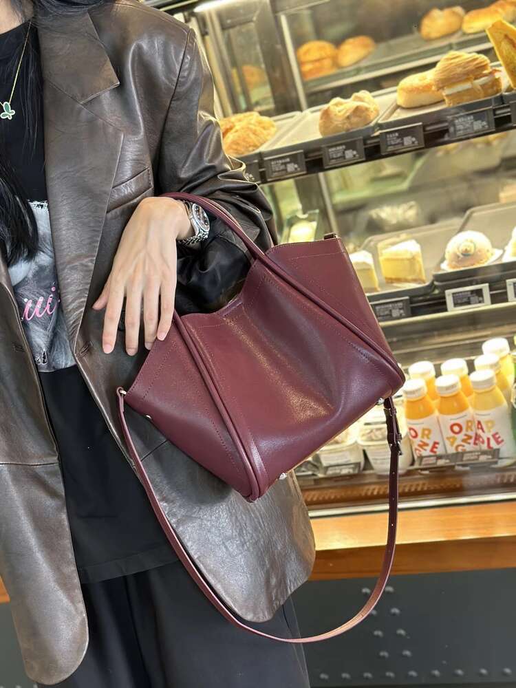 2024 New Toth crossbody women's large capacity leather commuter bag high-grade niche cowhide handbag