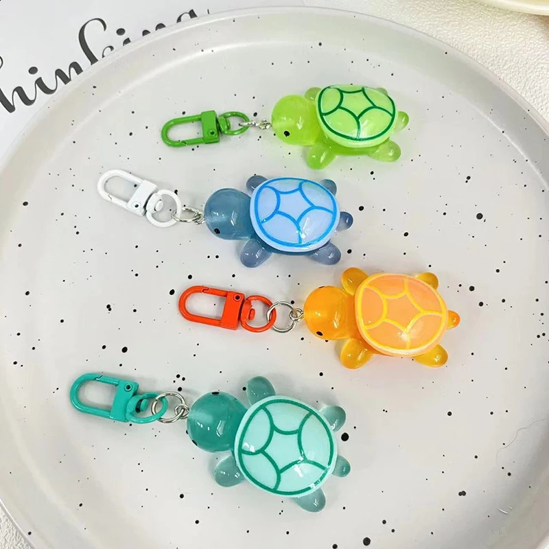 Cartoon Resin Luminous Turtle Ornament Keychain Glow-in-the-dark Color Turtle Keyring Bag Pendant Accessory Girlfriends Gifts 250214