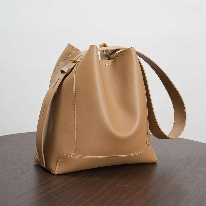 Small and versatile commuter tote shoulder Genuine leather ladies' high-grade exquisite large-capacity crossbody bucket bag