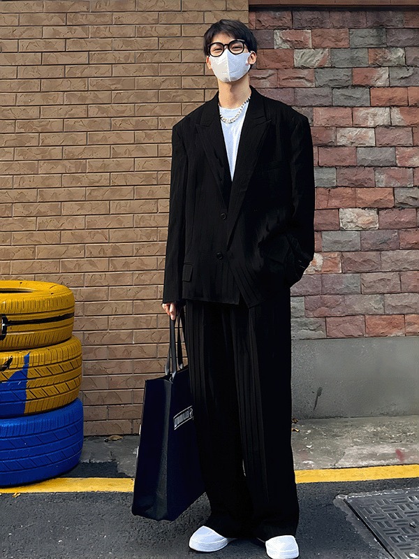 D2122Elegant Black Shoulder Padded Men's Suit Coat for Modern Style