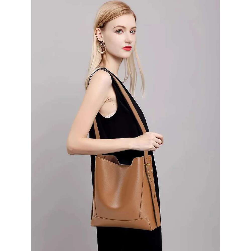 Small and versatile commuter tote shoulder Genuine leather ladies' high-grade exquisite large-capacity crossbody bucket bag