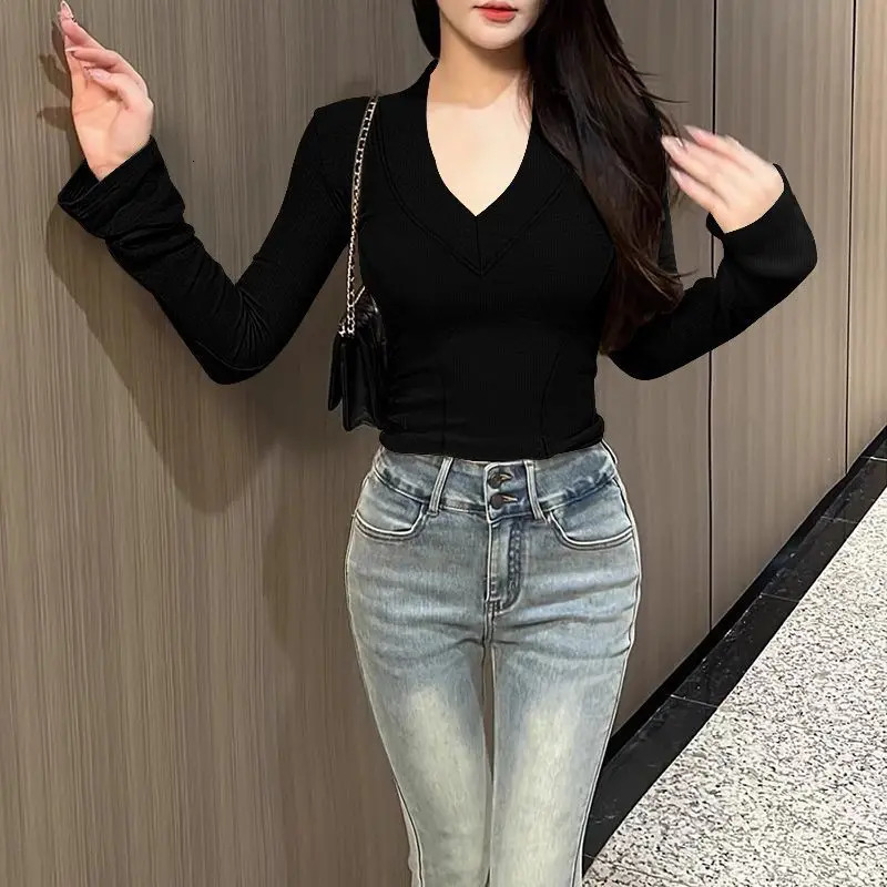 Gentle Mature Style Vneck Knitted Longsleeved Top Covering Flesh to Make It Look Slim Thread Solid Color Base Tshirt 250211