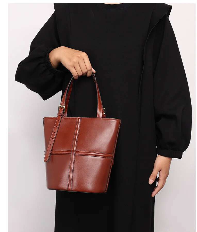 Vintage Vegetable Tanned Cowhide Tote Versatile Large Capacity Bucket Crossbody Bag