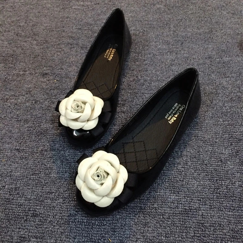 Soft Bottomed Flats Women Camellia Blossom Shoes Japanned Leather Ballerina Round Toe Single Shoes Lady Work Wedding Floral Shoe 250214