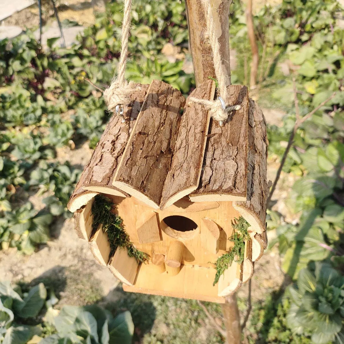 Wooden Birds Nest Outdoor Hanging Heart-Shaped Birds Nest House with Pole Small Birdcage House Budgie Bird House 1 Piece 250206