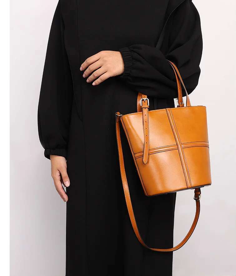 Vintage Vegetable Tanned Cowhide Tote Versatile Large Capacity Bucket Crossbody Bag