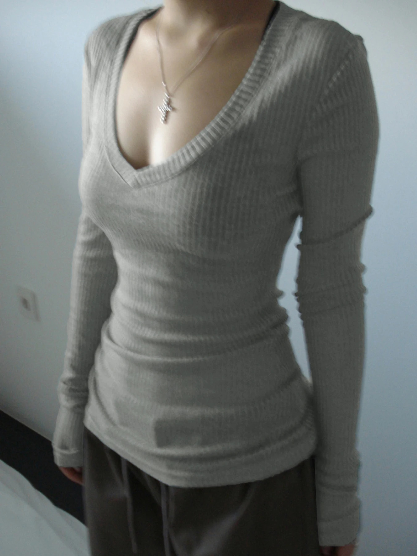 Rockmore Solid Vneck Tshirts for Women Ribbed Knit Long Sleeve Skinny Stretch Basic Tops Autumn Casual T Shirt Korean Fashion 250211