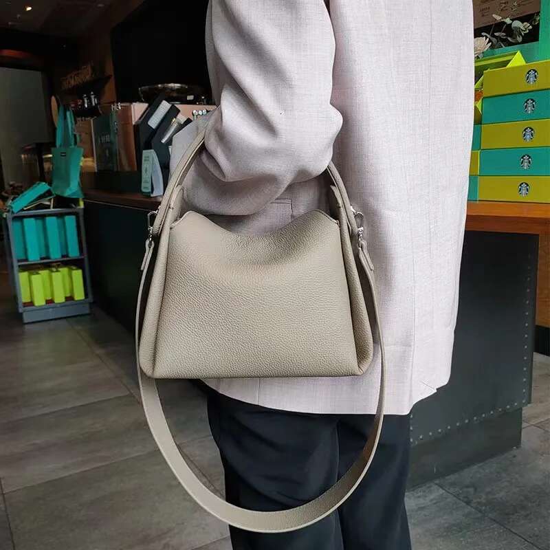 2023 New Soft Totes Female Genuine Leather Shoulder Women Messenger Bags Ladies Classic Shopping Handbags Gray