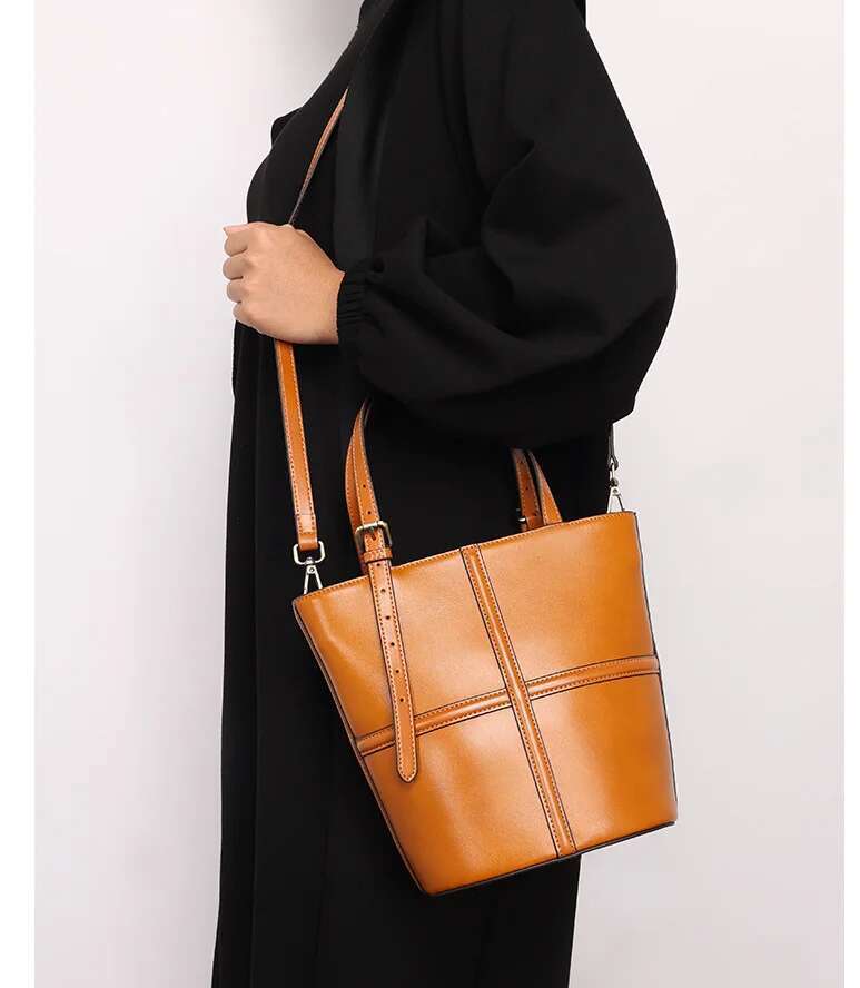 Vintage Vegetable Tanned Cowhide Tote Versatile Large Capacity Bucket Crossbody Bag