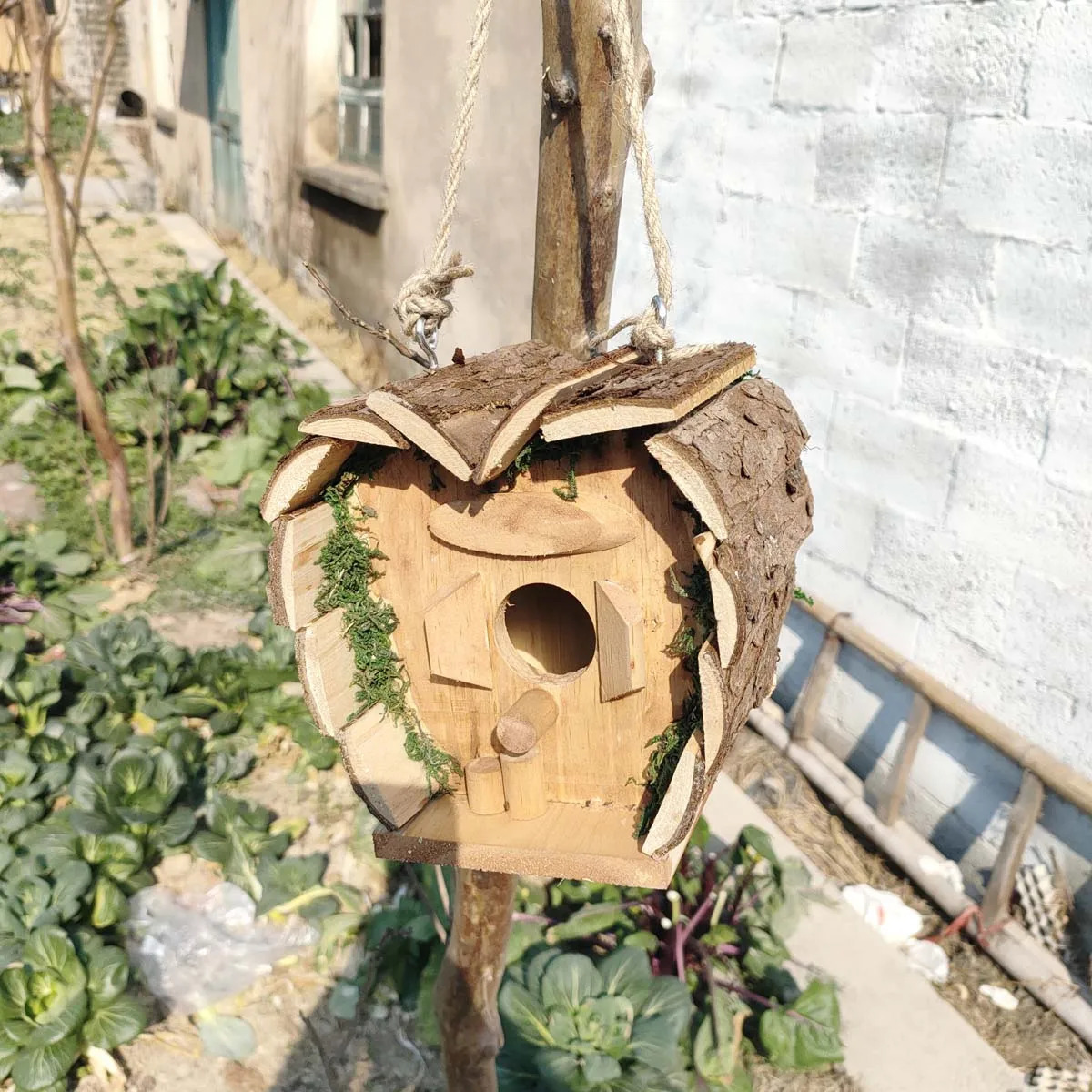 Wooden Birds Nest Outdoor Hanging Heart-Shaped Birds Nest House with Pole Small Birdcage House Budgie Bird House 1 Piece 250206