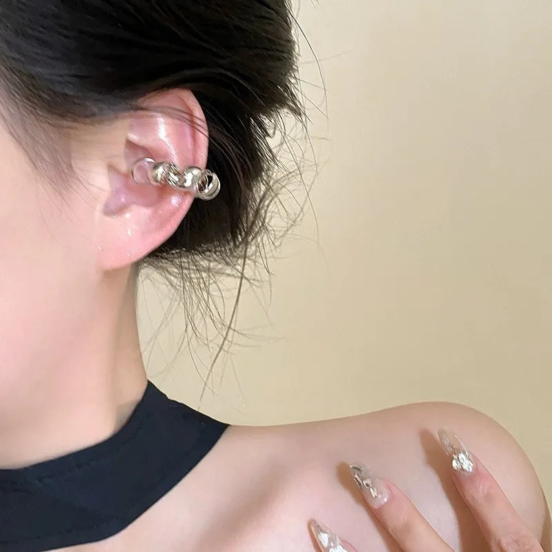 Simple Metal C Shape Hollow Ear Clip for Women Personality Twisted Irregular Non Piercing Cartilage Cuff Jewelry Accessories 250213