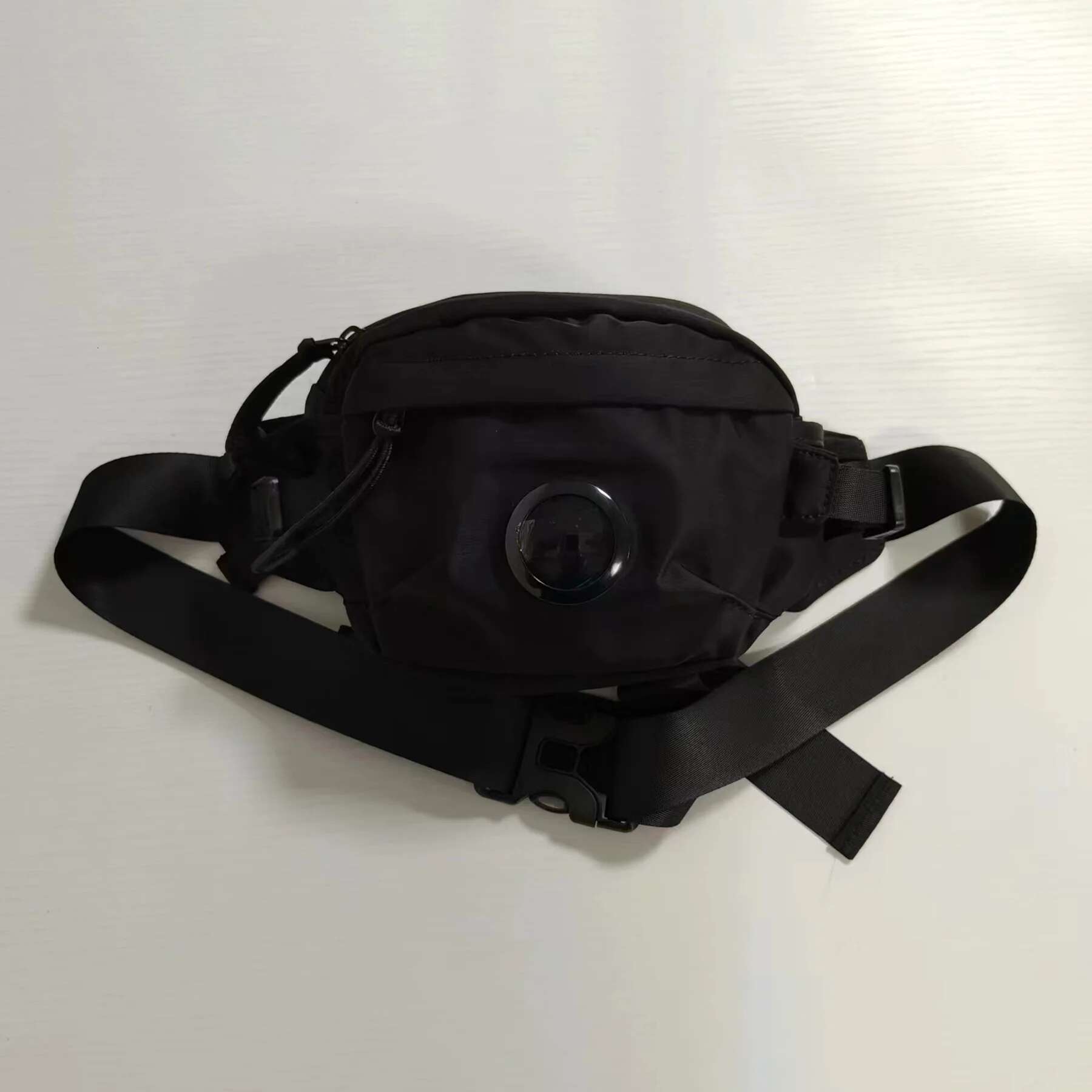 2025 New Fashion Men Chest Trend Design Black Nylon Crossbody Outdoor Leisure Simple Sports Bag