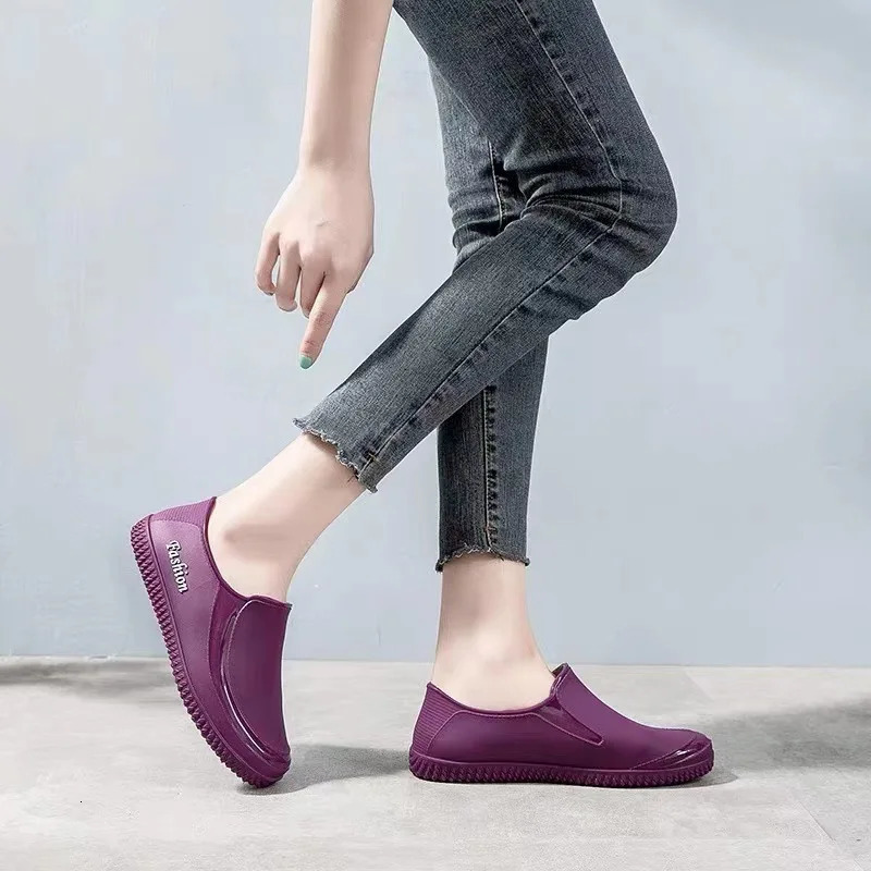 Fashionable Womens Spring and Autumn Rain Shoes Casual Lightweight Waterproof Non Slip Kitchen Car Wash Work Rubber Shoes 250213