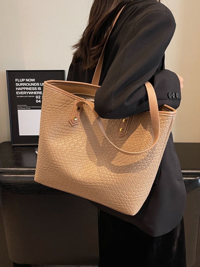 Large Capacity Woven For Women In , New Fashion Niche Commuting Single Shoulder Underarm Bag, Popular Tote Bag