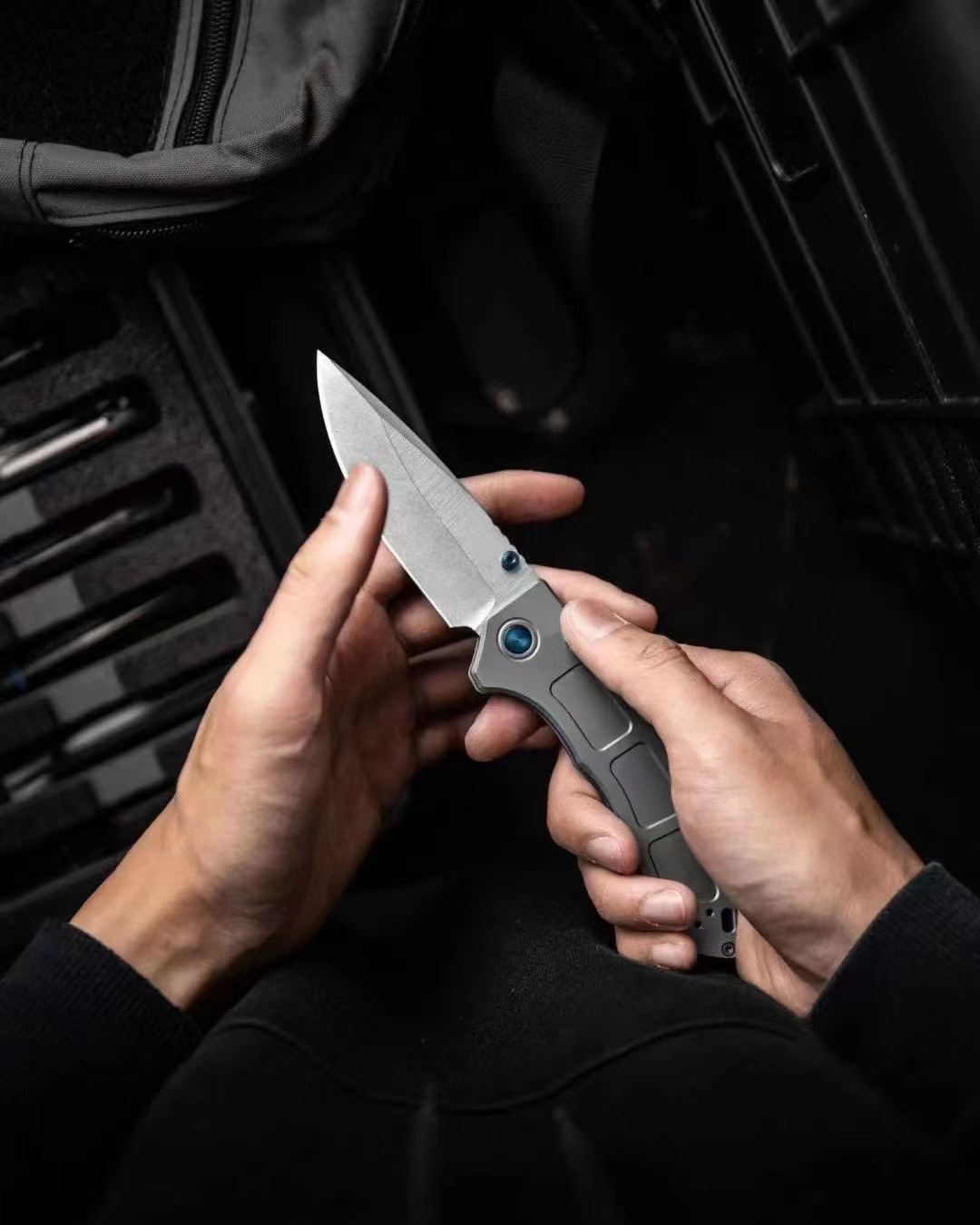 Hot 748 Narrows AXIS Folding Knife 3.14 M390 Satin Drop Point Blade, Gray Titanium Handles