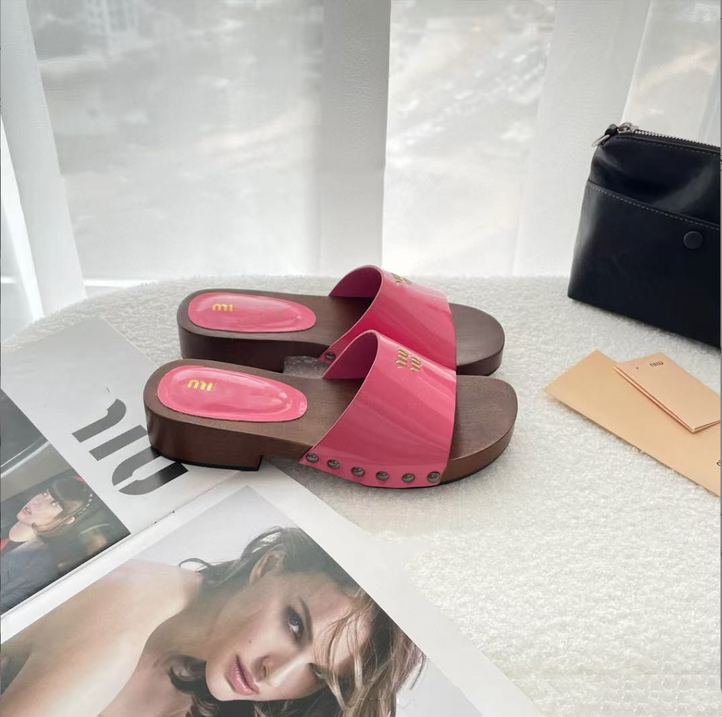 New fashion summer designer sandal slippers Thick high heels Patent leather sandals Sexy sandals for women girls flat Heels Sandals