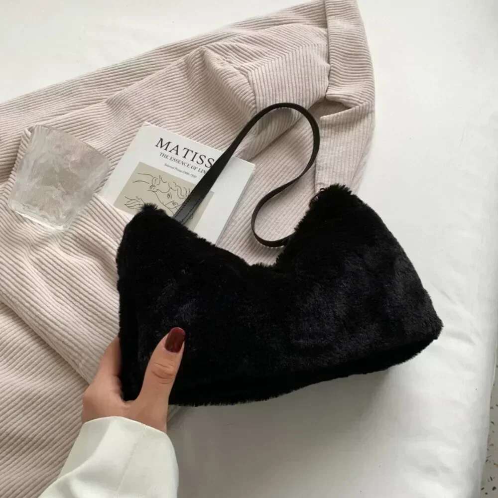 New Plush Shoulder Bags Femme Designer Soft Winter Ladies Clutch Purse Handbag Cute Fashion Party Underarm Bag