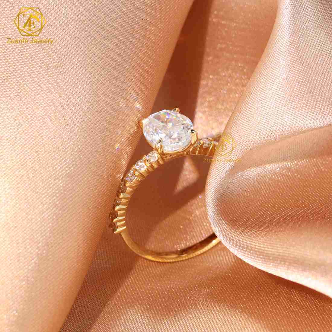 Factory Outlet New Design Hpht Cvd with Igi Oval Shape Lab Grown Diamond Ring for Wedding Engagement