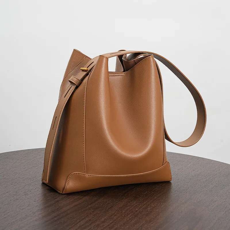 Small and versatile commuter tote shoulder Genuine leather ladies' high-grade exquisite large-capacity crossbody bucket bag