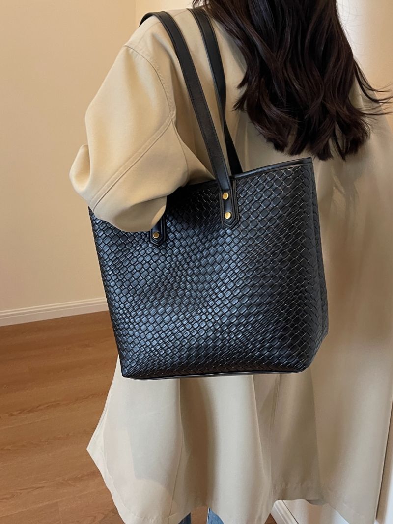 Large Capacity Woven For Women In , New Fashion Niche Commuting Single Shoulder Underarm Bag, Popular Tote Bag