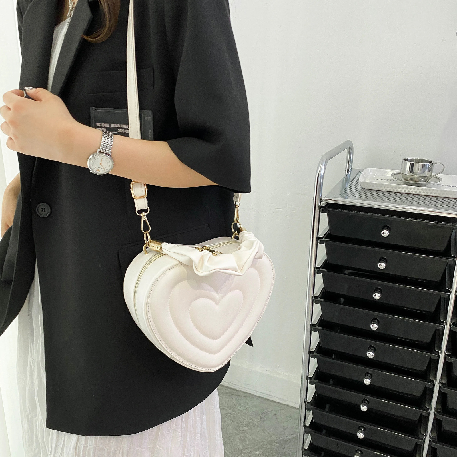 Solid Color Zipper Closure Stylish Heart-Shaped Shoulder Bag 250207