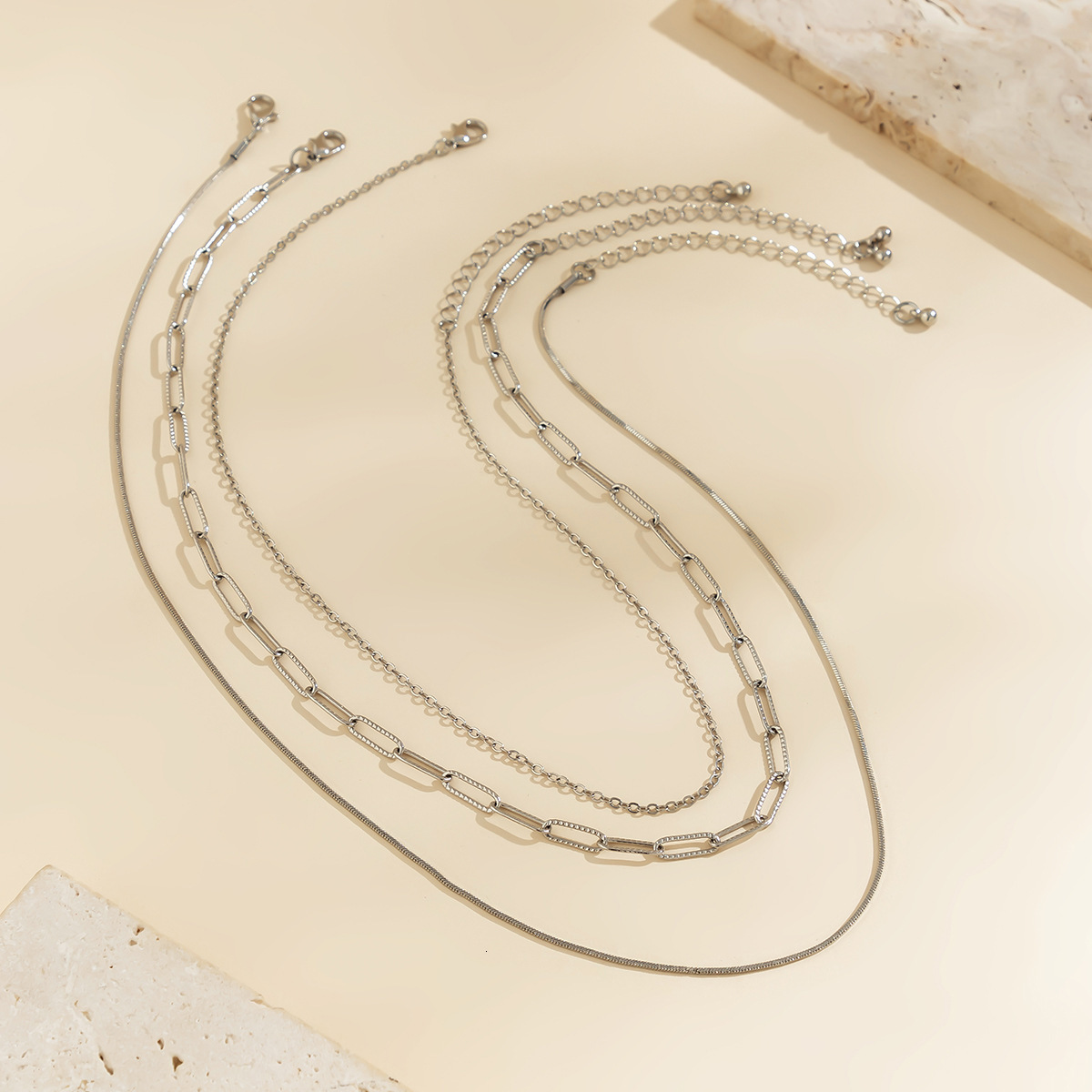 Woman fashion Simple, plain, glossy, personalized round tube necklace, versatile, layered metal snake bone chain necklace accessory
