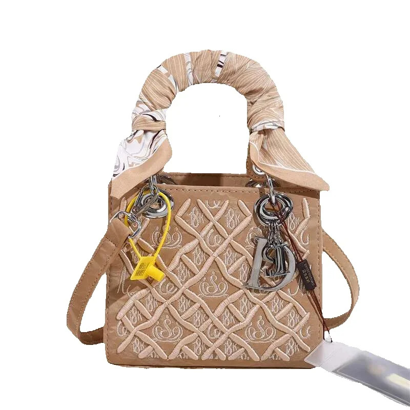 Free Shipping 2025 New High-end Handbag Small Fragrance Pattern Designer Handheld Daifei With Diverse Textures Single Shoulder Women's Crossbody 