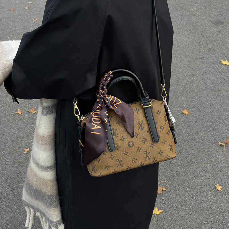 Designer bag Hot selling for women in new womens with contrasting printed shoulder versatile crossbody bags trendy