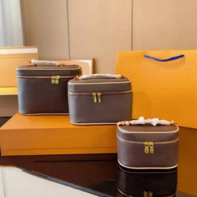 10A Cosmetic Bags Cases womens Makeup Bag Classic Luxury designer Double zipper men travelling Toiletry Travel Pouch Ladies Wash bag Purses Handbags High Quality