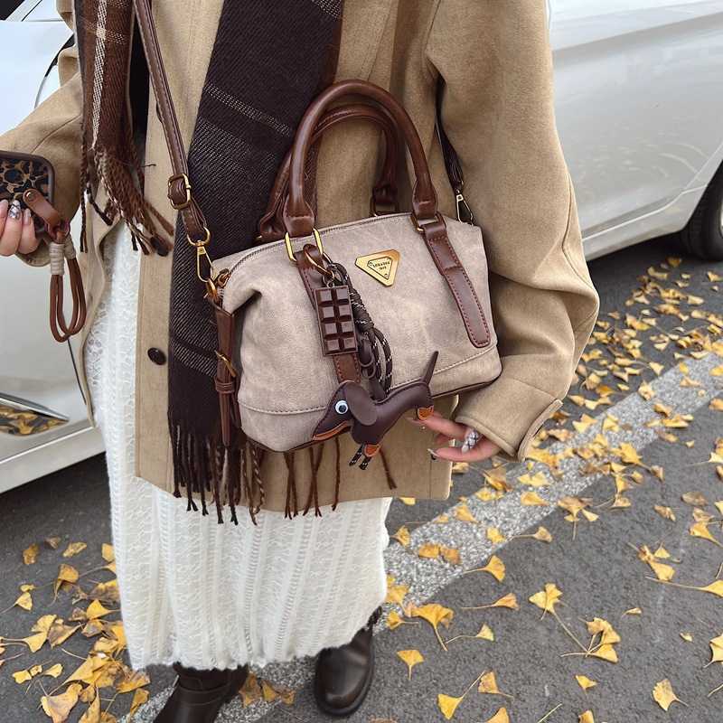 Free shipping Designer Spring Festival non-stop womens handbag fashionable single shoulder crossbody large capacity textured commuting tote bag