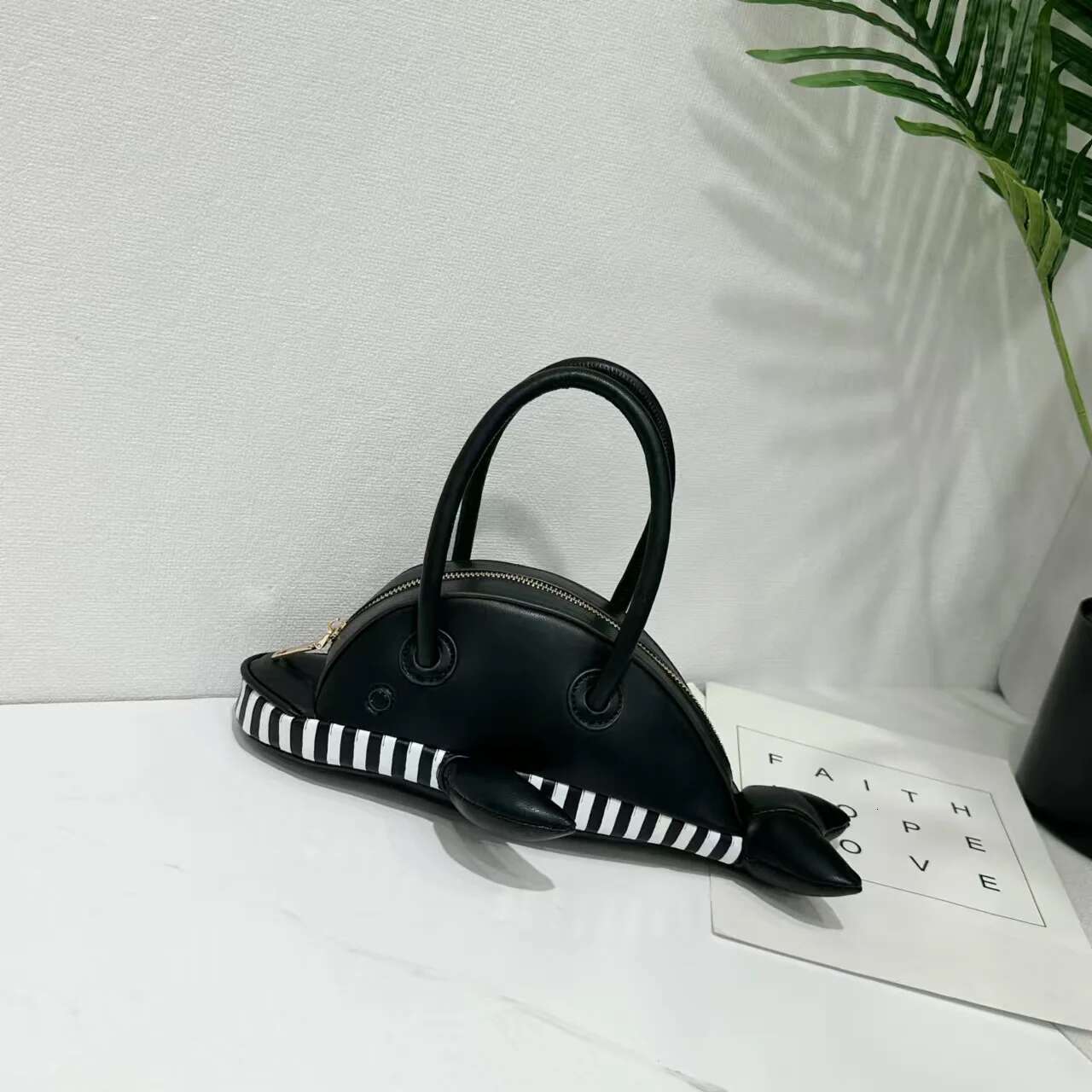 Creative Personality Niche Animal Women 2025 New Cute Dolphin Shape Handbag Ladies Soild Color Underarm Bag