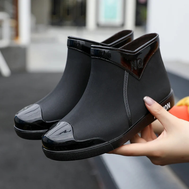 Four Seasons Rain Boots Womens Short Rain Boots Fashion Anti slip Kitchen Work Cotton Warm Waterproof Winter Shoes 250213