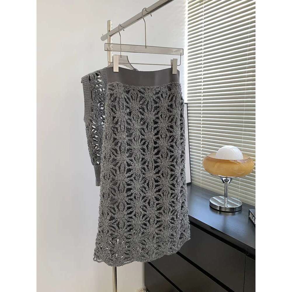 2024 Autumn New Women's Set Light Sequins High Quality Hollow Crochet Knit Vest Top Half-Body Skirt