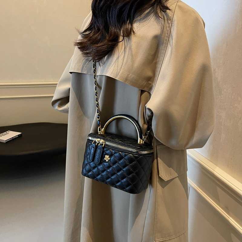 Dia Grid Chain Crossbody Bag: Small, Trendy Bucket Bag for Women - High hot Quality Texture, Handheld Design
