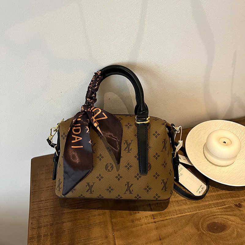Designer bag Hot selling for women in new womens with contrasting printed shoulder versatile crossbody bags trendy