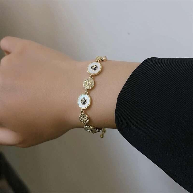 Designer bracelet for women Eight Star Premium Natural White shell Mozambique Diamond Light Luxury Jewelry Pulling Adjustable Bracelet good quality pa