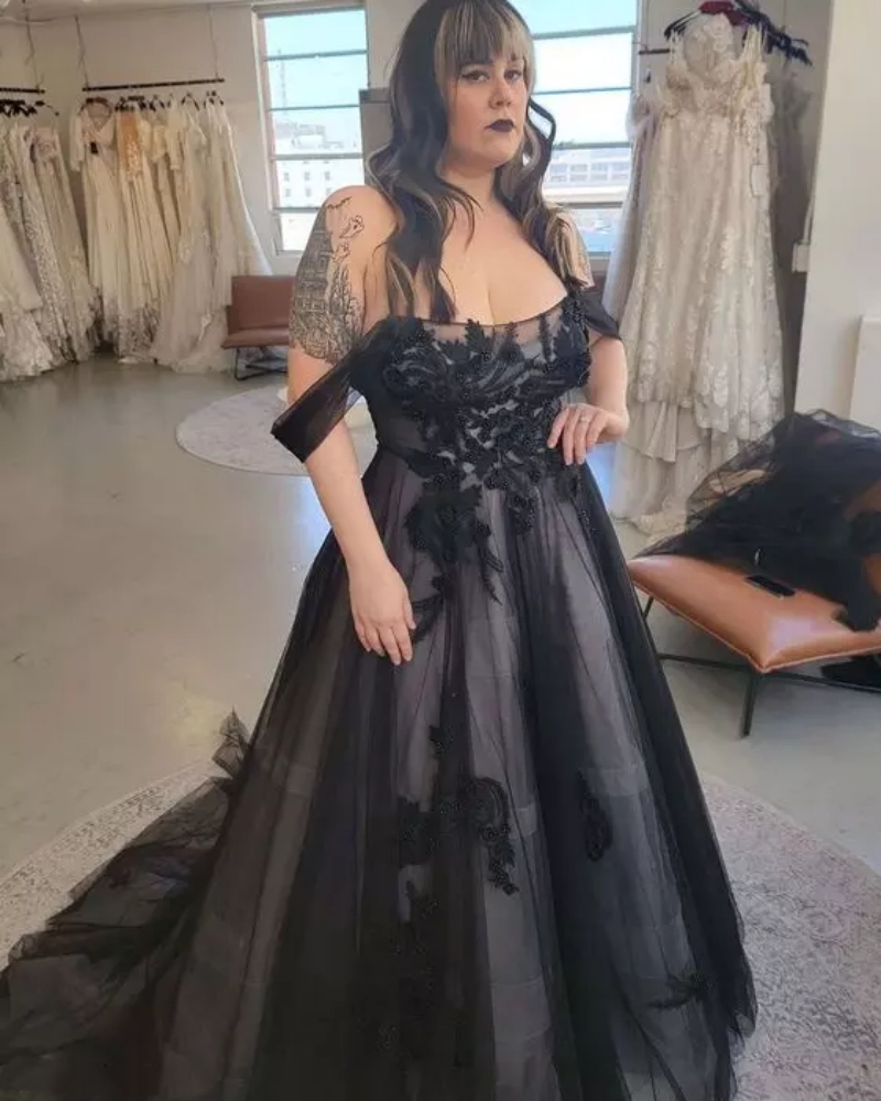 Black Gothic Wedding Dresses A-Line Sweep Train Off Shoulder Long Vintage Bridal Gowns Lace Appliques Beaded Bride Dress Vestido De Novia Back Lace-up