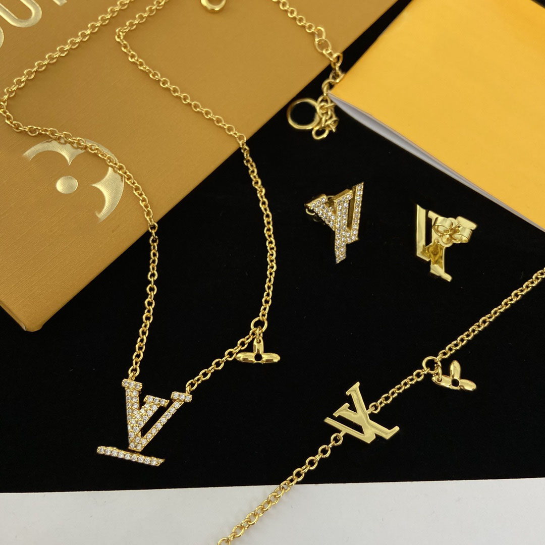 High quality fashion designer women's jewelry necklace bracelet earring set gold-plated brand designer pendant necklace stainless steel letter necklace