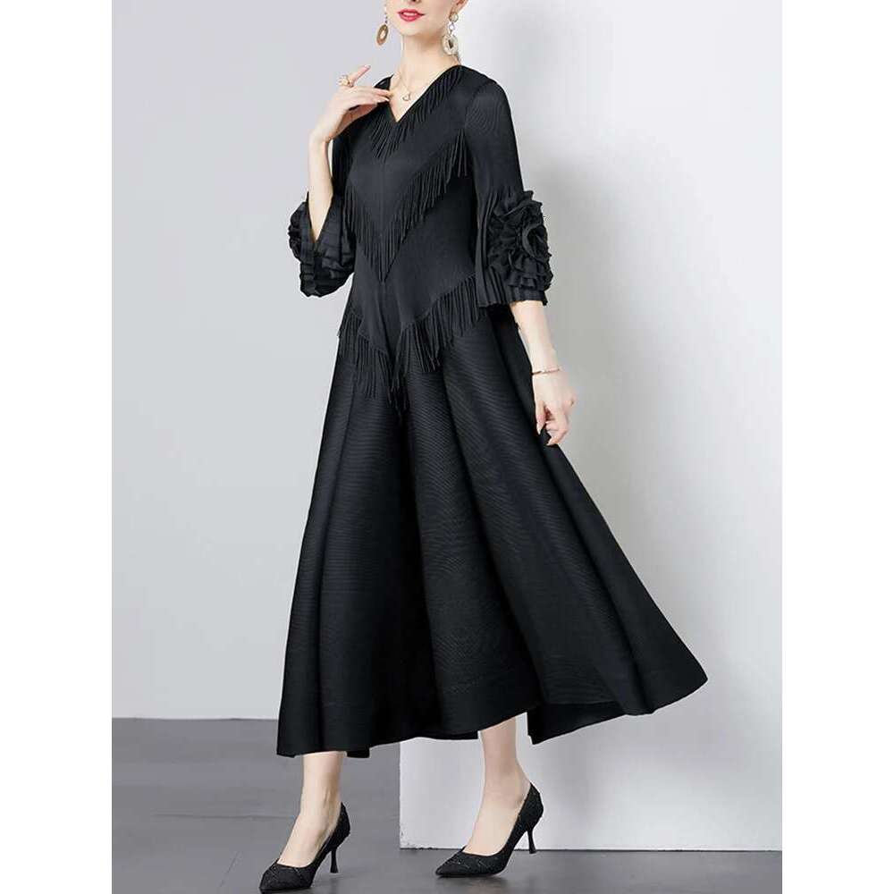 GVUW Pleated V Neck Dress 3D Wers A E Spliced Tassel New 2025 Elegant Evening Party Medium Long Summer Clothing 17G5903