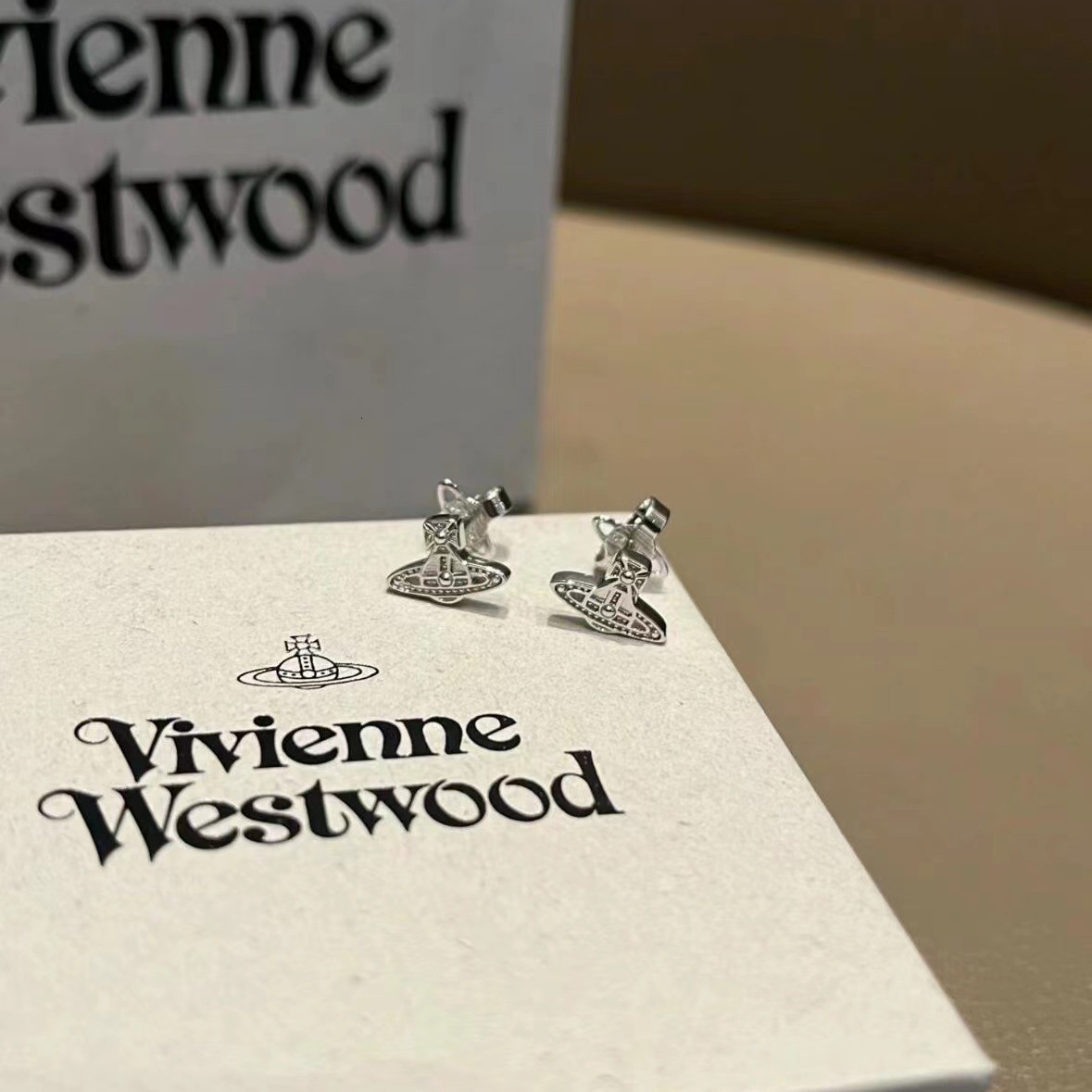 Designer Viviennens West Wood New Empress Dowager Oslo Relief Mini Saturn Earrings 925 Sterling Silver Flat