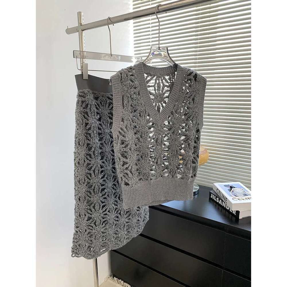 2024 Autumn New Women's Set Light Sequins High Quality Hollow Crochet Knit Vest Top Half-Body Skirt
