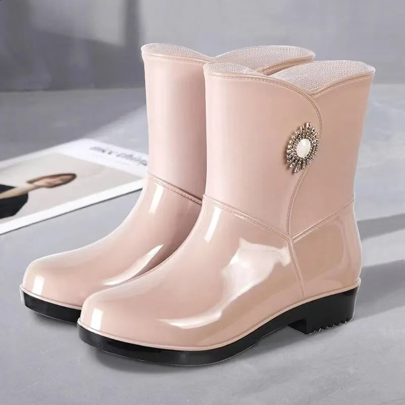 Rain boots womens boots fashionable outerwear waterproof non slip kitchen work rubber shoes cotton warm calcium water shoes 250213