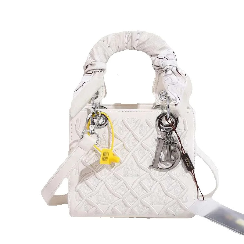 Free Shipping 2025 New High-end Handbag Small Fragrance Pattern Designer Handheld Daifei With Diverse Textures Single Shoulder Women's Crossbody 