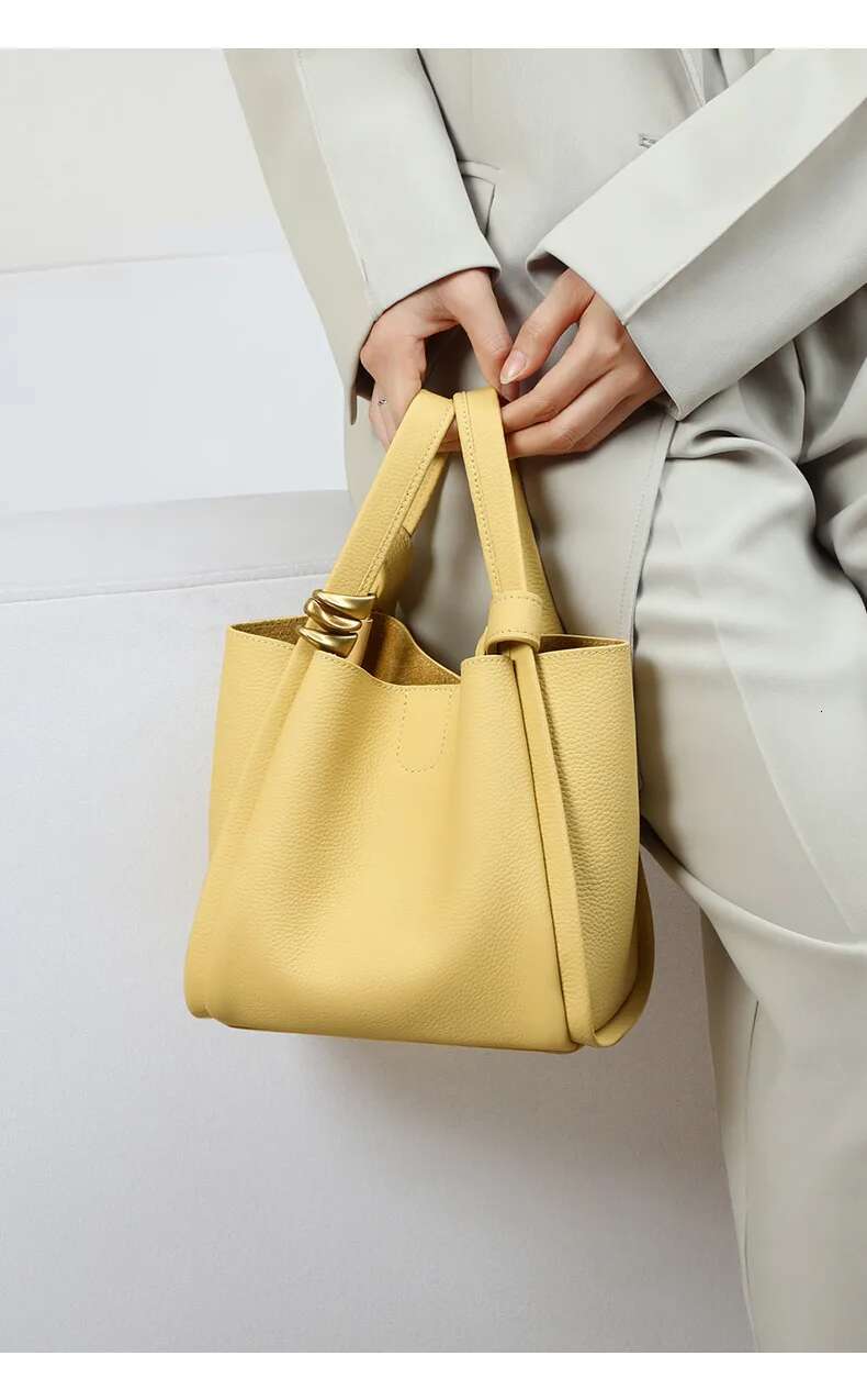 Spring Summer Yellow Bucket Tote Brand Designer Fashion Cowhide Leather Women Handbag Urious Ladies Shoulder Bag Genuine Leather Cartoon BagVoyage