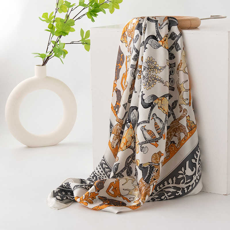 Send 100% mulberry silk and silk scarf as a gift to mom and mother-in-law with a high-end and elegant look. Womens fashionable small square scarf